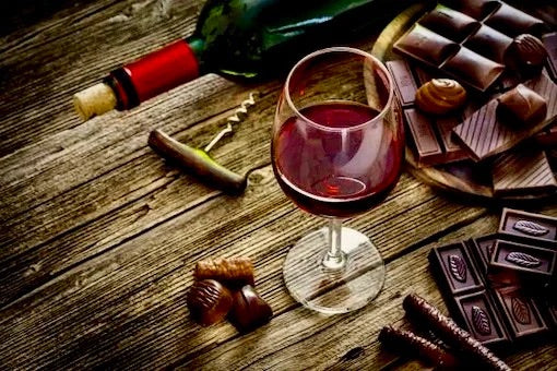 Wein- und Schokoladenkombinationen: Der perfekte Genuss 